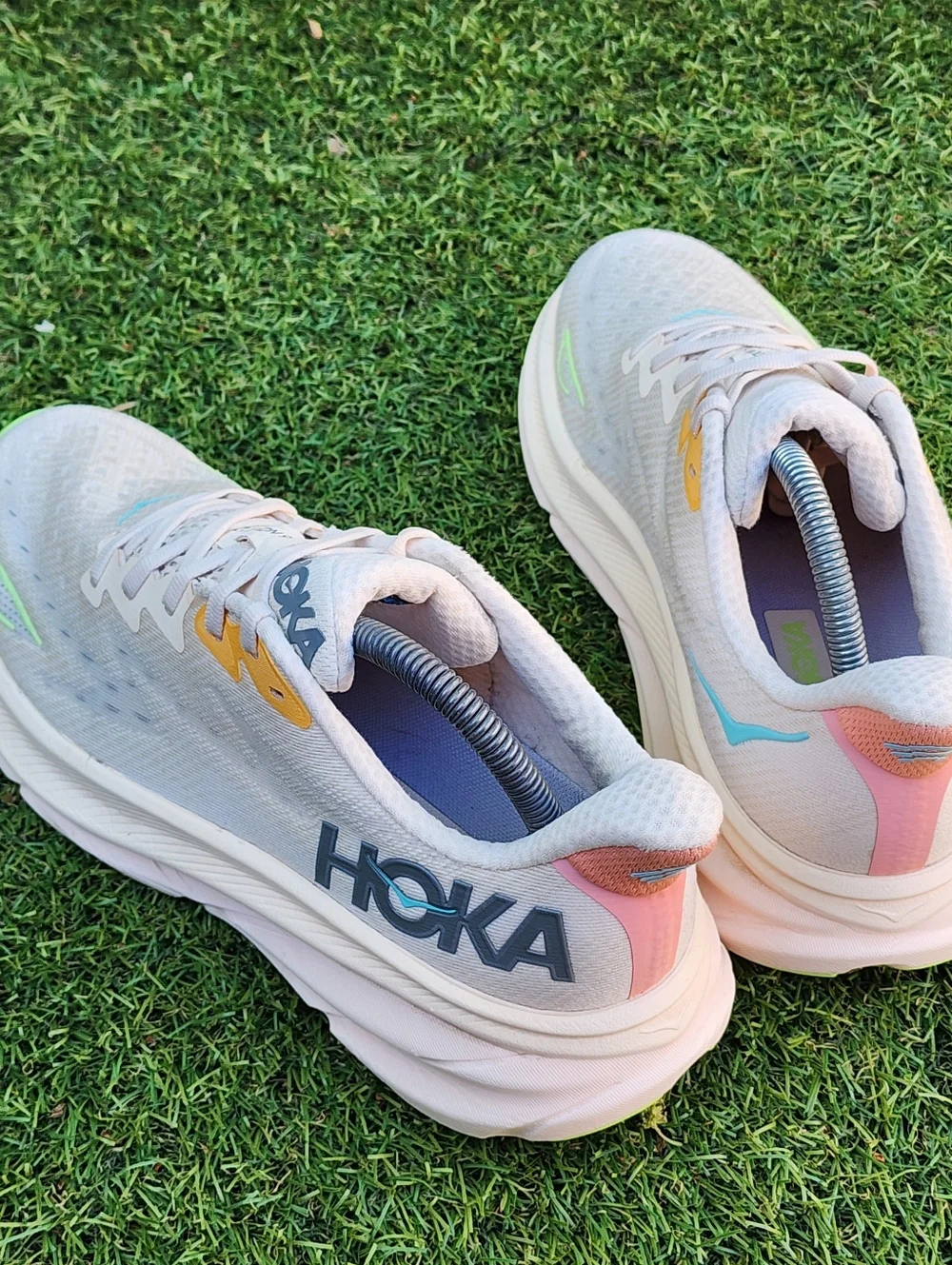 HOKA CLIFTON 9 - Womens Athletic Shoes - SIZE 9.5B